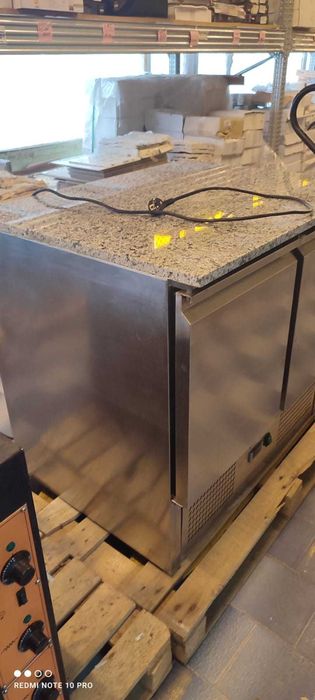 хладилна маса с плот