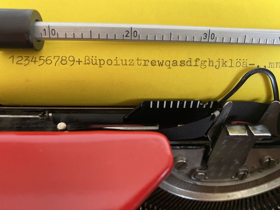 Masina de scris olympia monica