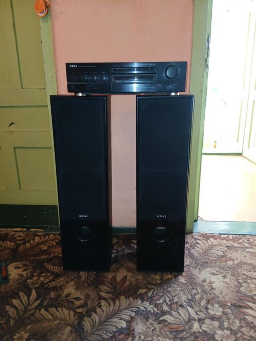 Усилвател с тонколони AKAI