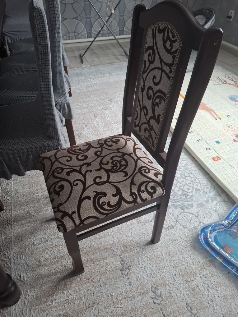 Стол со стульями