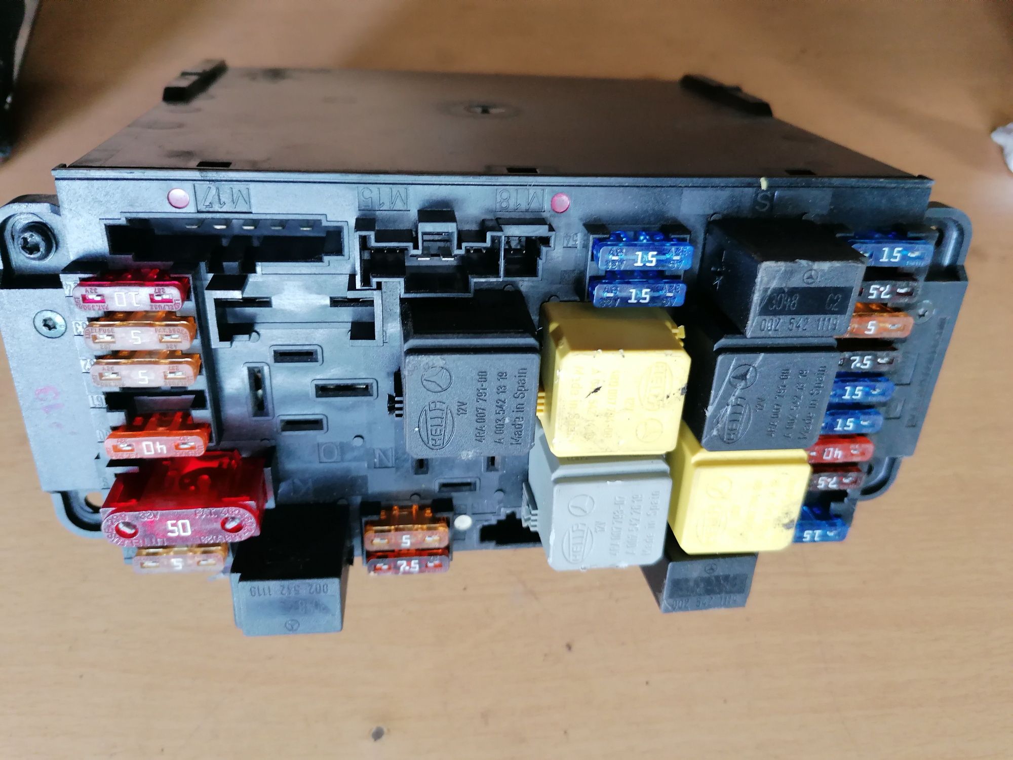 Modul SAM față Mercedes c class W203