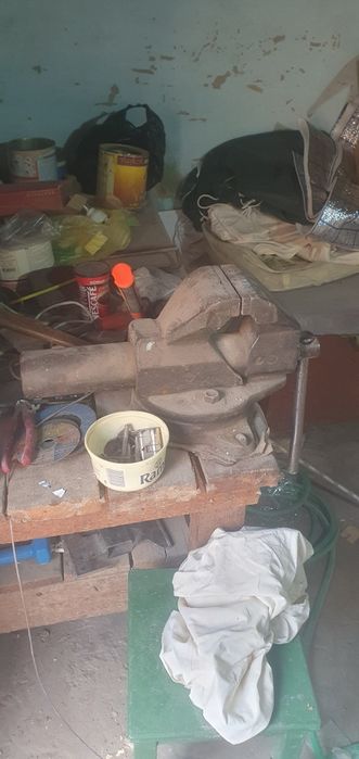 Продаю инструмент  тиски  и многое другое