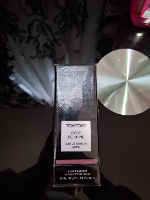 Vând parfum tom ford