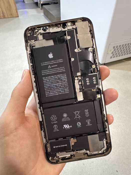 Iphone xr max(запчасы экраны жоқ)