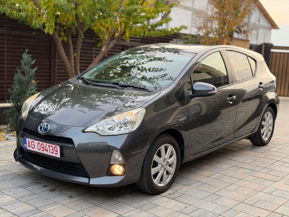 Toyota prius c / 1.5 benzina / hybrid / 101 cp / Automata/ Clima