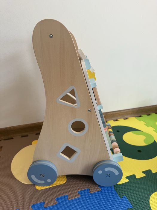 Дървена проходилка Moni Toys - Многоцветна