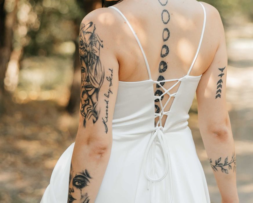 Сватбена рокля - американ сатен, семпла, елегантен дизайн