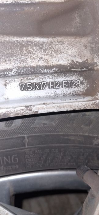 Продавам гуми с джанти 17