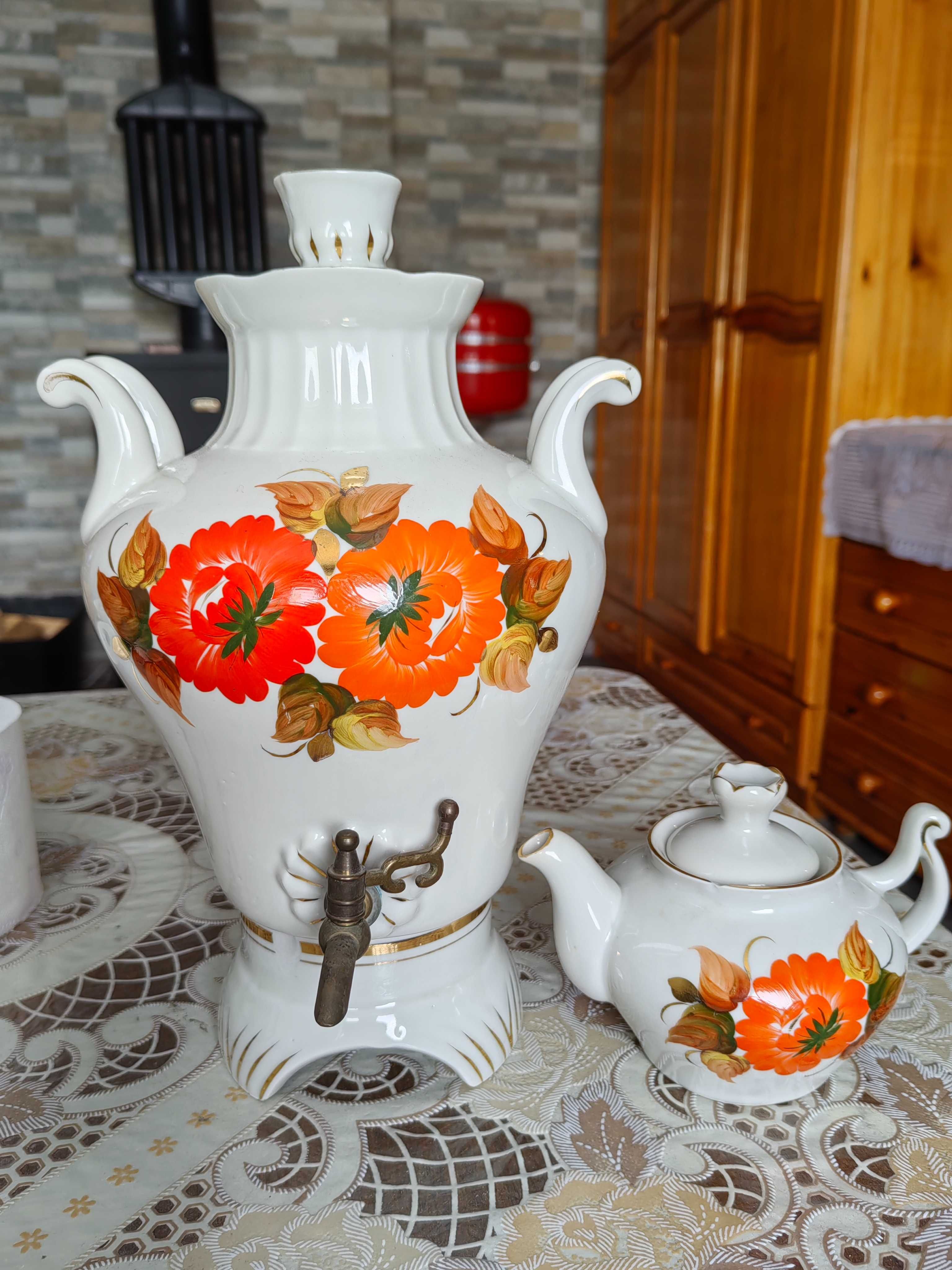 Руски порцеланов самовар.НОВ.
