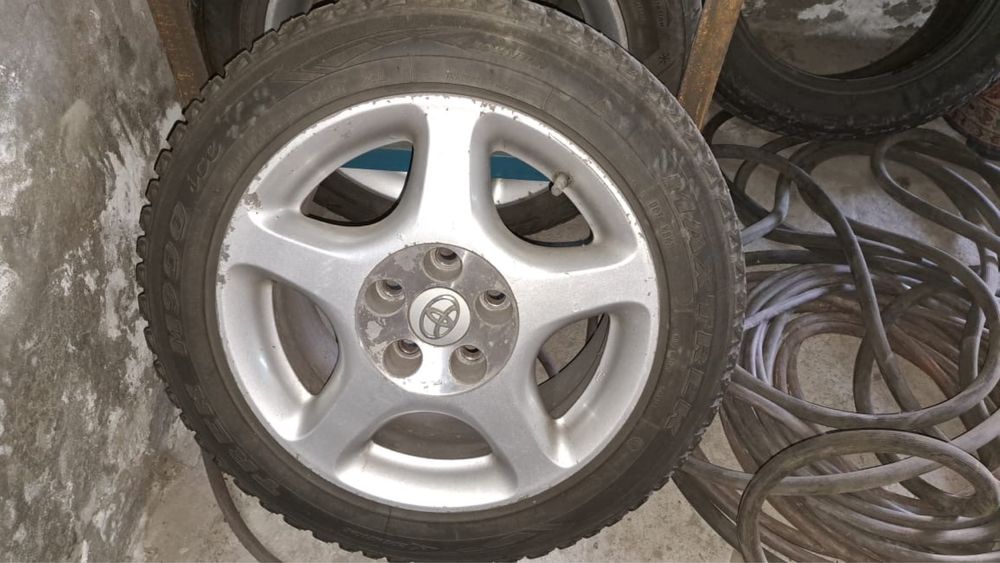 Зимние шины с дисками Toyota Carolla и lexus