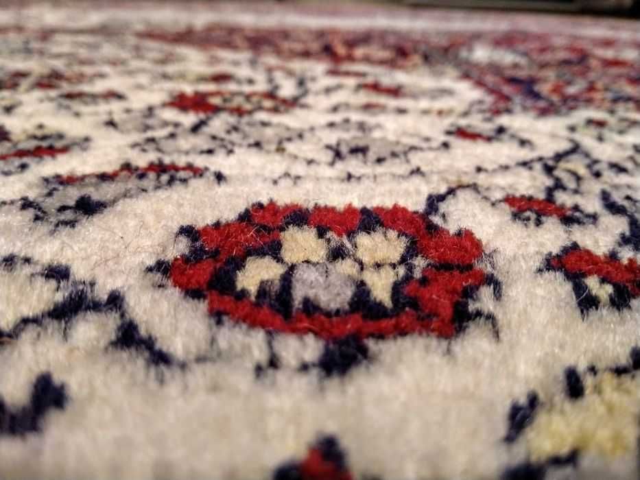 Персийски килим
100% оригинален !