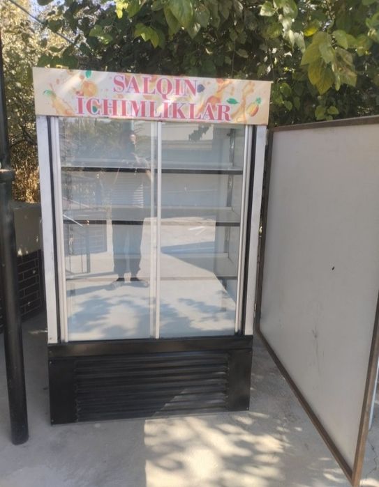 Vitrina xolodelnik sotiladi