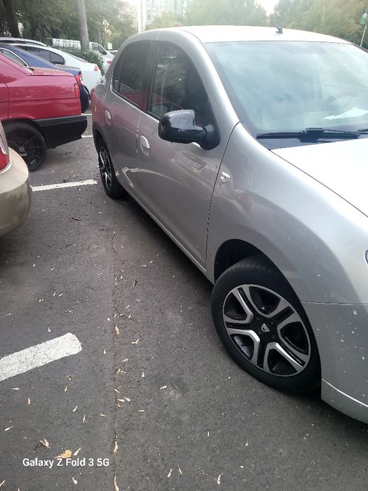 Vând Dacia Logan