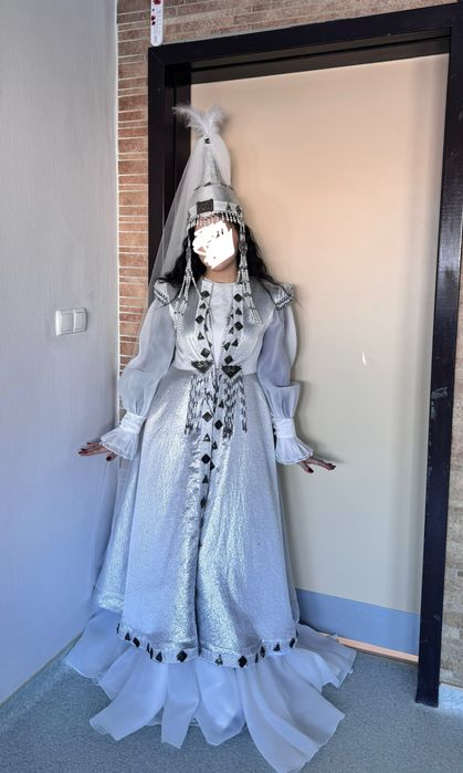 Платье на узату, одевалось 1 раз, чистое после химчистки