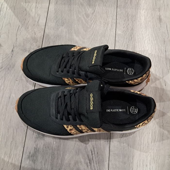 Vând adidasi originali