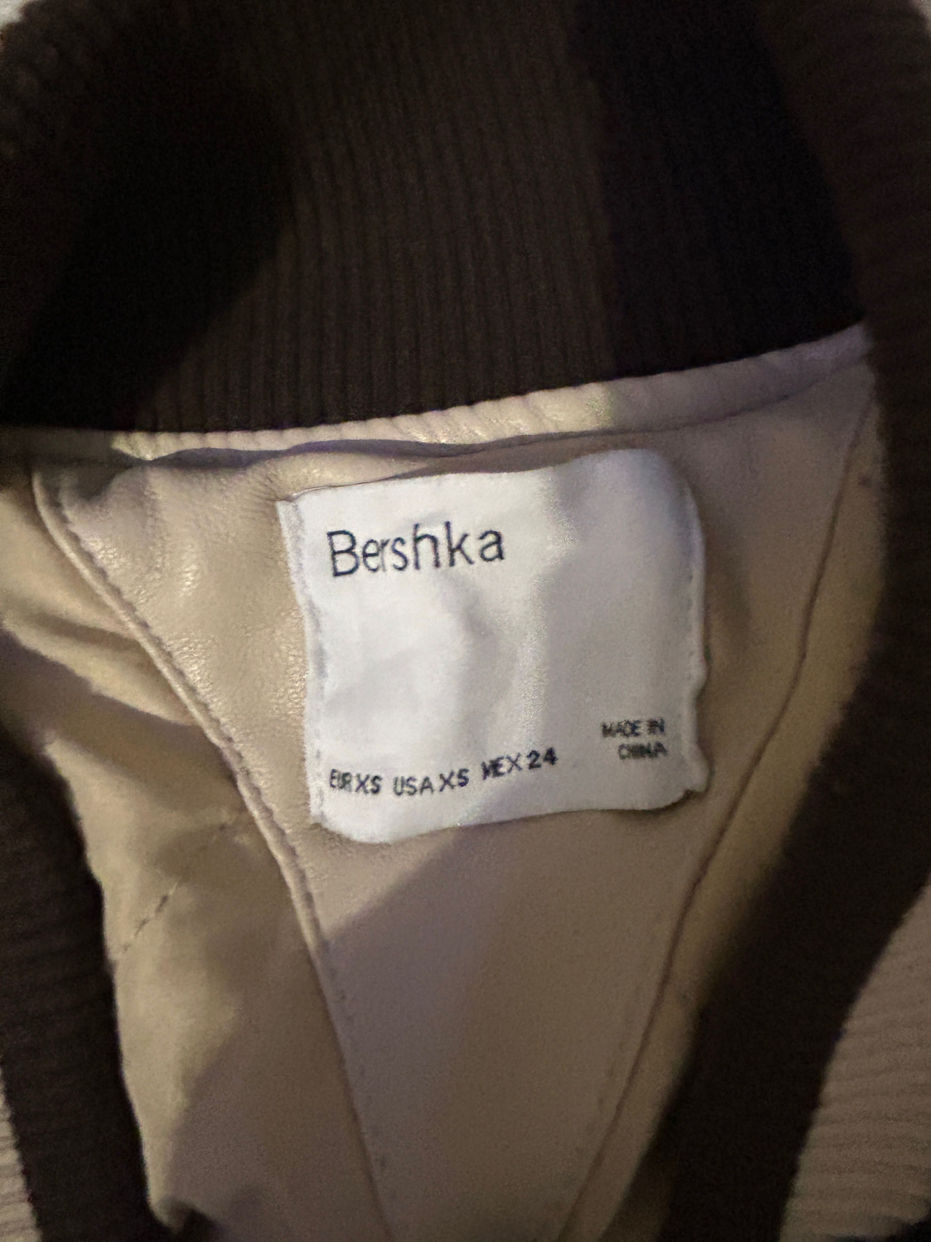 Vand geaca bershka