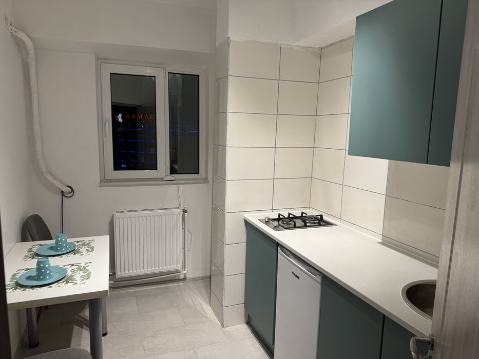 Vand Garsoniera decomandata centru