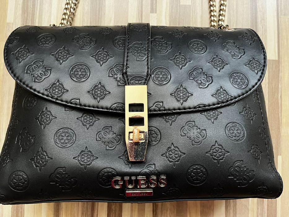 Чантичка Guess