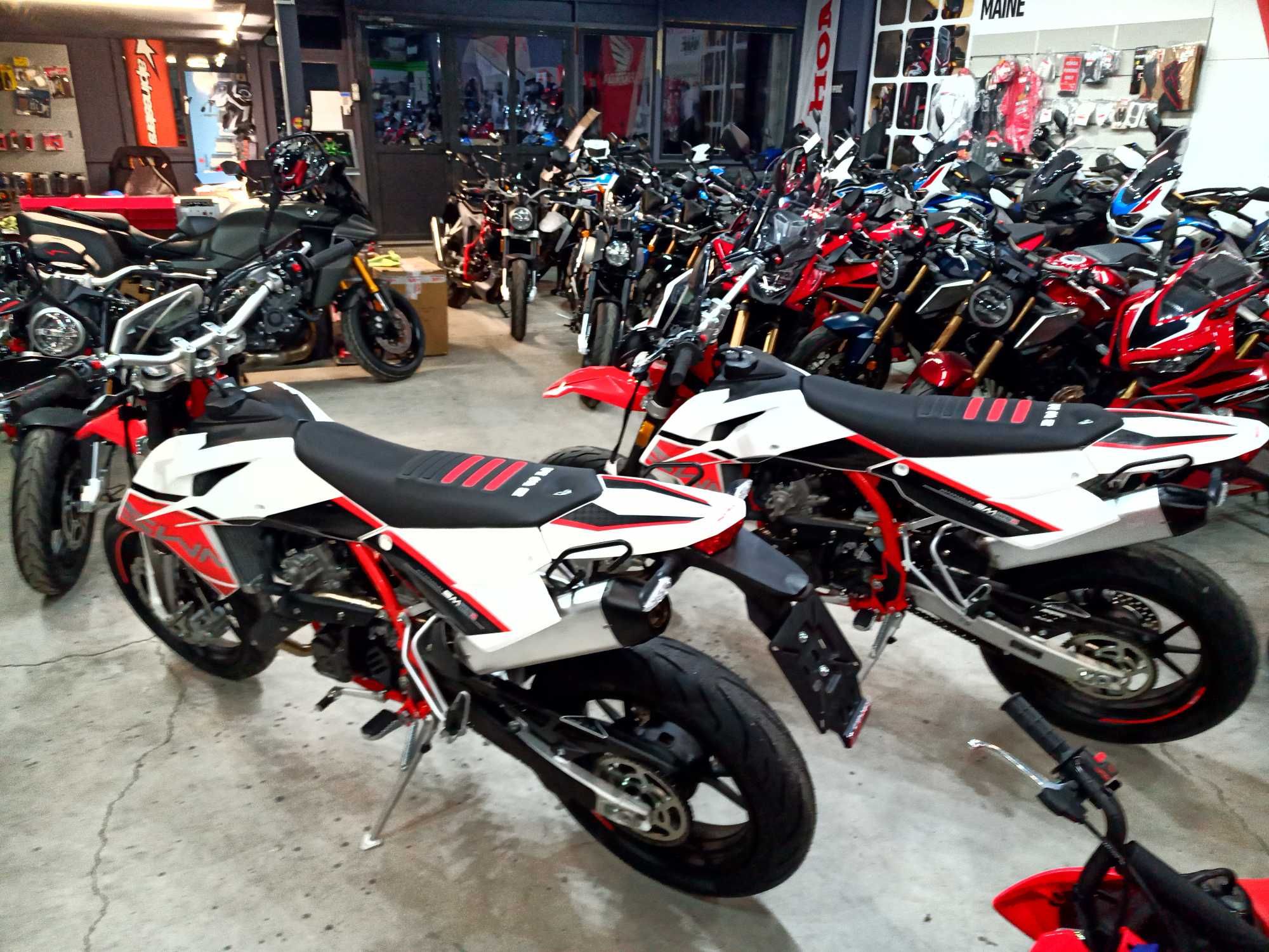 SWM SM 125R ABS nou Pret Promo prin Est Bike Adventure