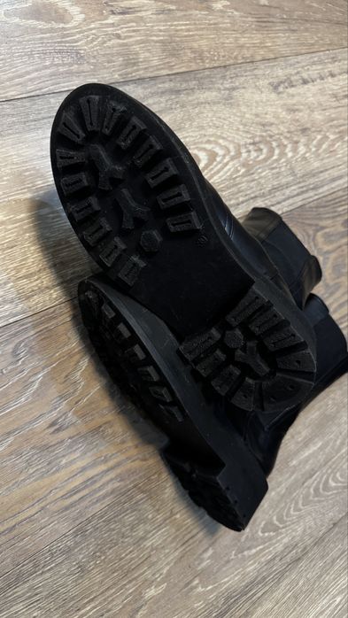 Три чифта нови боти