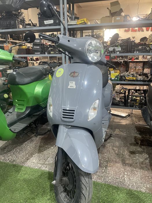 Scuter pe benzina 25km/h