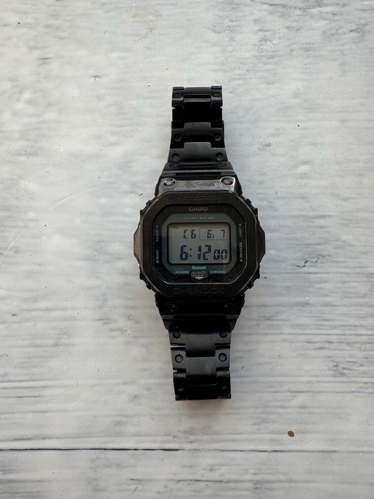Продам Casio GShock  B5600