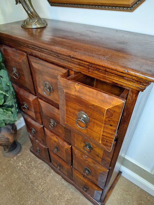 Шкаф с 12 чекмеджета