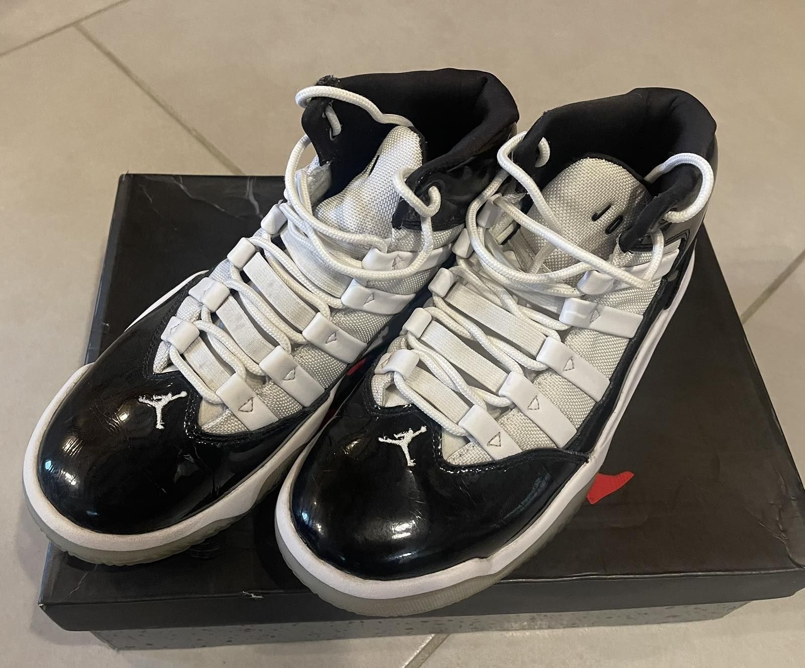 Jordan Max Aura,размер 40.5,като нови