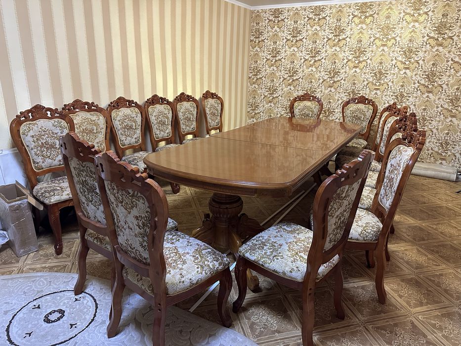 Стол  и 16стульев в комплекте продам срочно