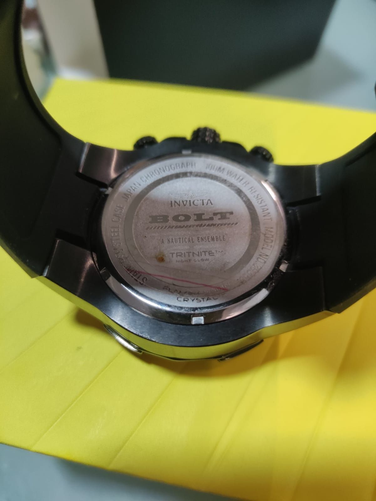 invicta bolt galben original