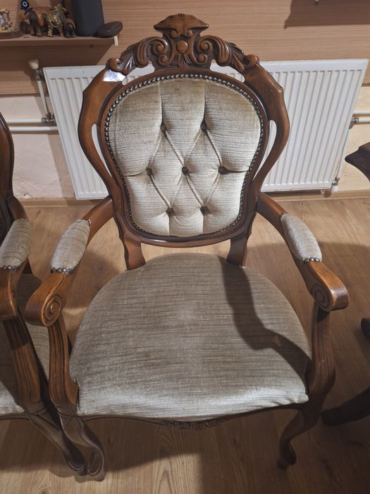 Маса със столове