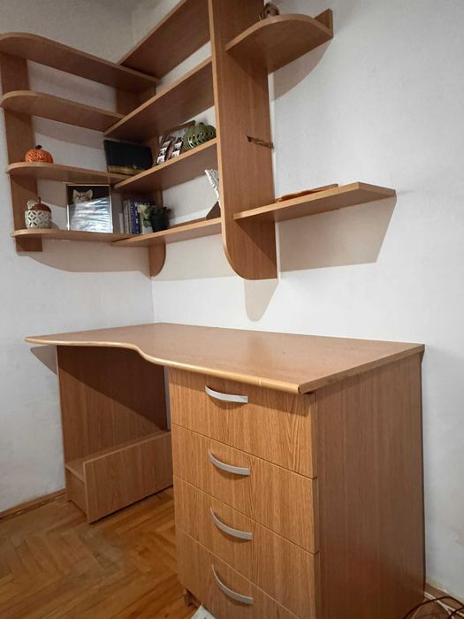 Vand birou cu rafturi tip bilblioteca