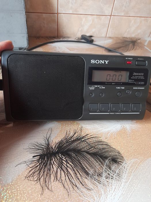 Vind radio portabil și la curent Sony icf-m750L