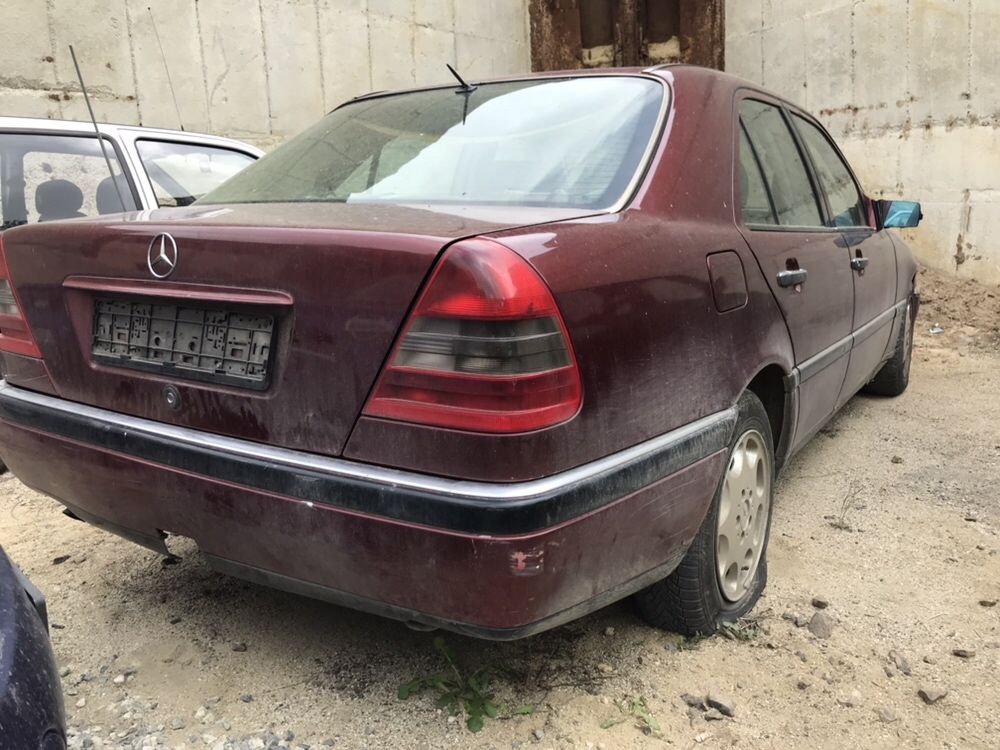 Mercedes C250d w202 На Части