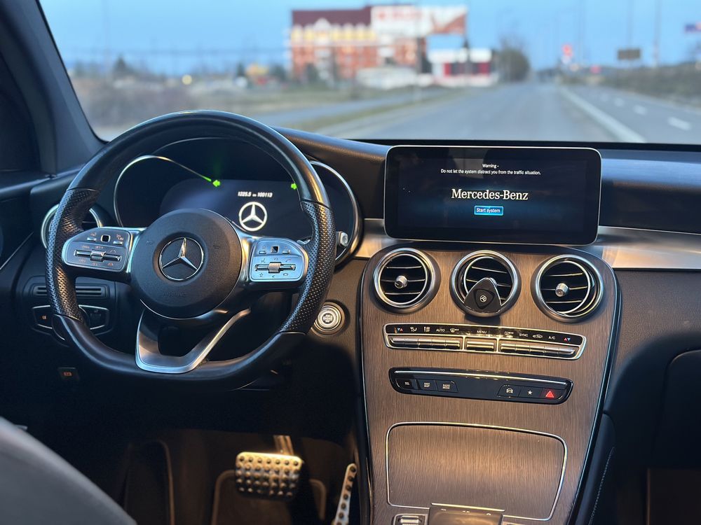 Inchirieri Auto Premium Mercedes GLC Coupe - Alb rent a cer - nunti