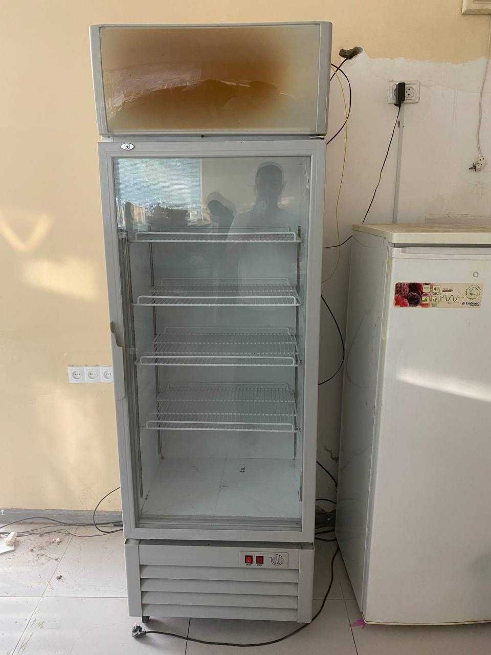 Холодильник Витринный