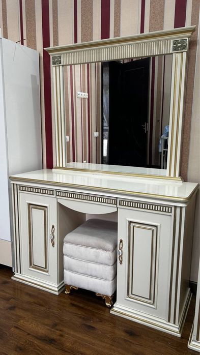 Спальный мебель со шкафом