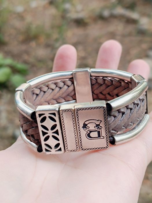 Veche bratara din piele