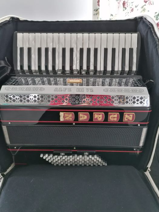 Vând acordeon nou Zupan alpe III 72/ M