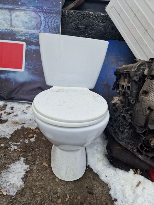 Унитаз б/у с бочком без крышки