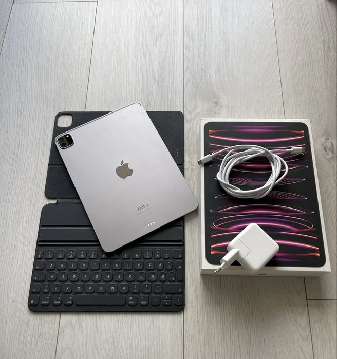 • Ipad PRO •  M2  • Generatia 4 •
