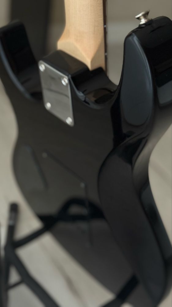 Продаю электрогитару Yamaha ERG-121U