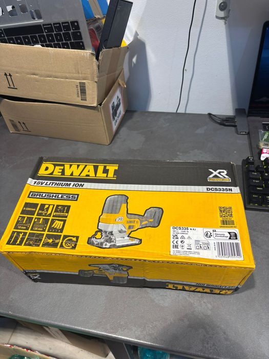 Fierăstrău pendular Dewalt dcs335n