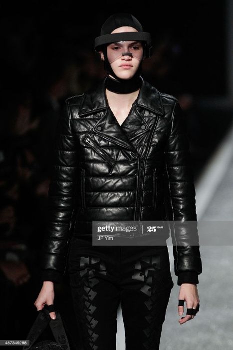geaca Alexander Wang H&M, 34/XS, piele, impecabila, padded,efect quilt