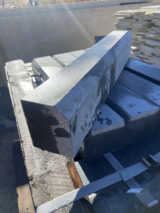 Бордюр от черен гранит 50/10/8 см