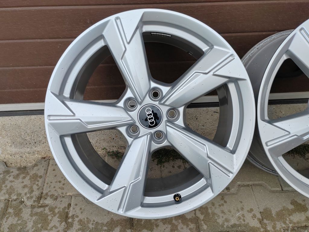 Jante 5x112 R18 Audi A6 C8 C7 C6 A4 B8 B9 Q2 Q3 Q5
Anvelope Pirelli