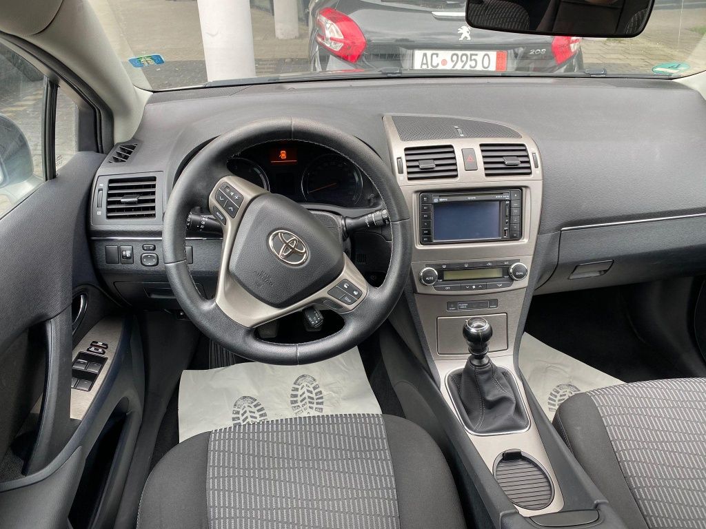 Toyota avensis an fabricație 2011