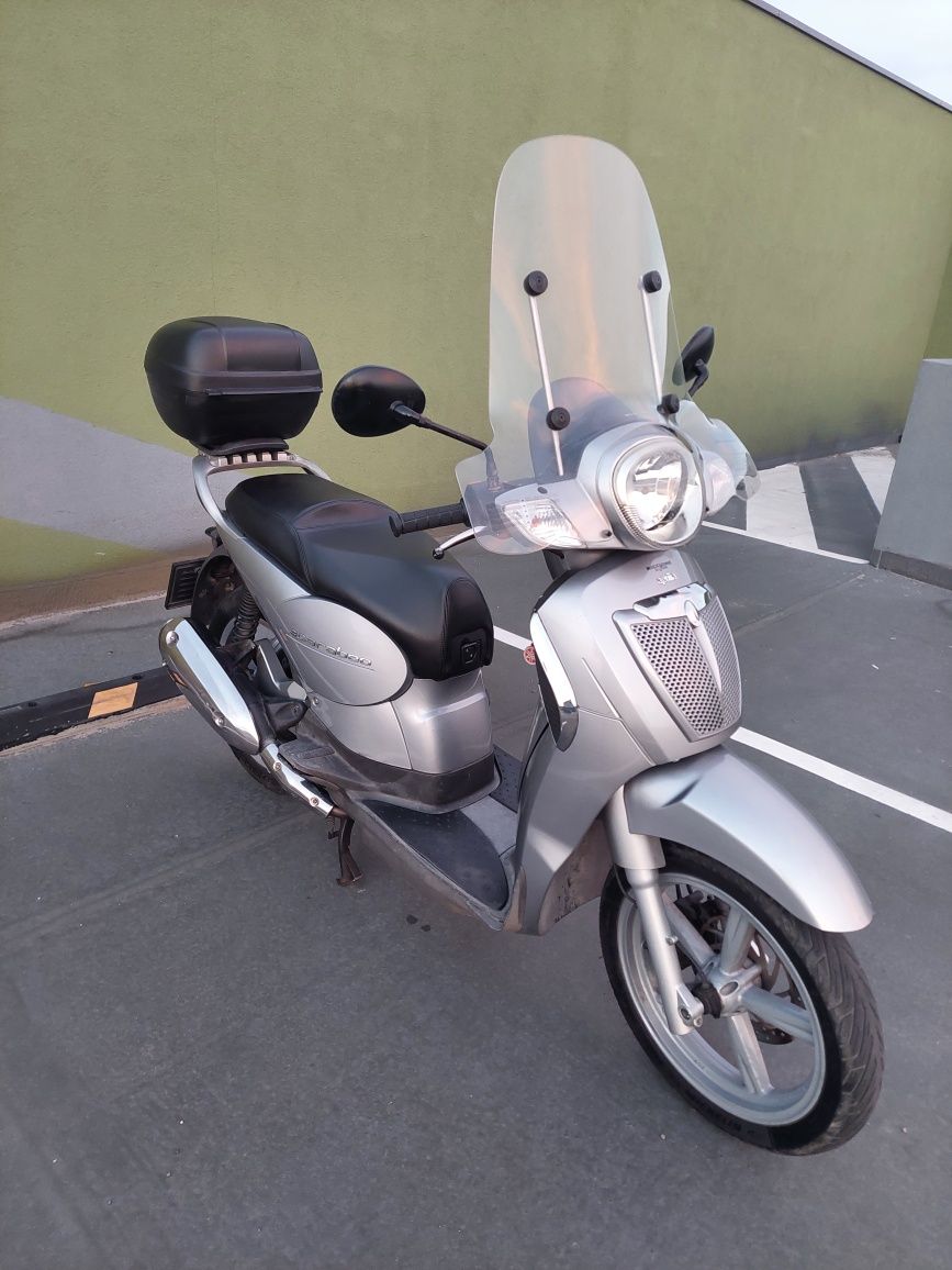 Scuter Aprilia Scarabeo 200 cc A2