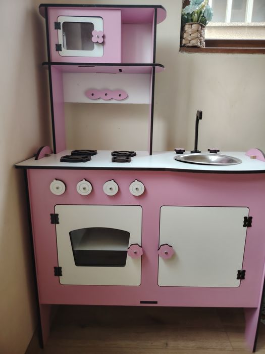 Детска розова дървена кухня
