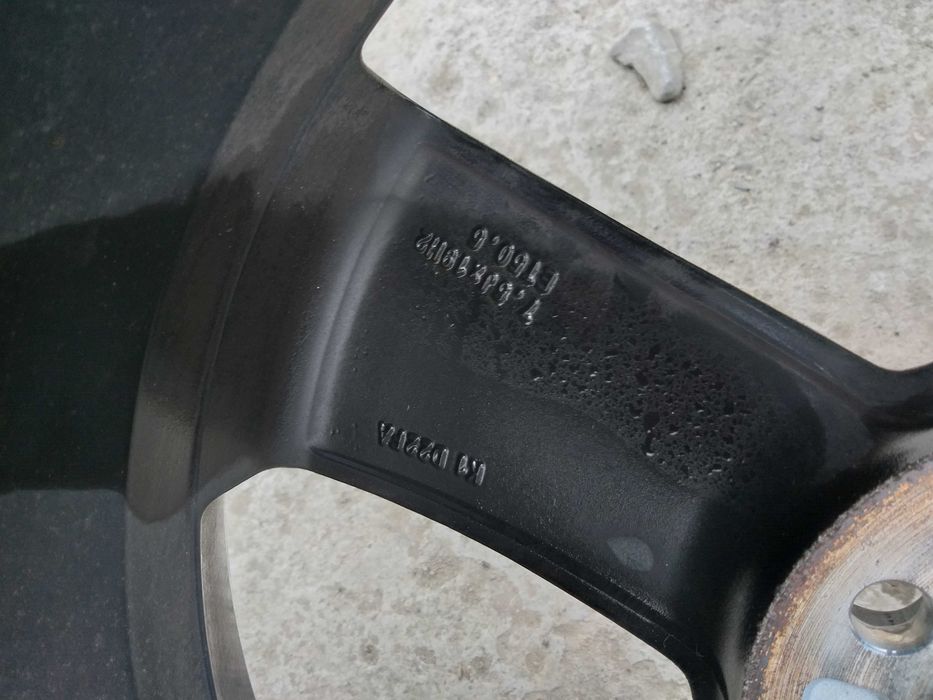 Jante Volvo Xc40 Xc60 Xc90 S60 V60 S90 V90 R19 Spoke Black White